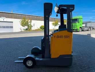 Použité vysokozdvižné vozíky JUNGHEINRICH ETV C16 / Triplex 5.72m / SS / nur 2.836h / 2016 DIESEL SCHUBMASTSTAPLER (13024741)