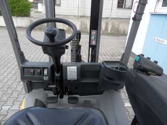 Použité vysokozdvižné vozíky JUNGHEINRICH TFG 316 - weiße Reifen - Freihub GAS VIERRADFRONTSTAPLER (13053185)