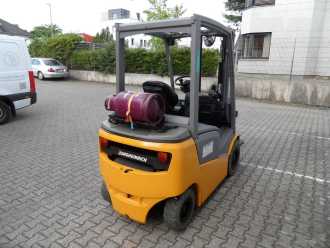 Použité vysokozdvižné vozíky JUNGHEINRICH TFG 316 - weiße Reifen - Freihub GAS VIERRADFRONTSTAPLER (13053185)