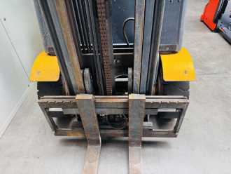 Použité vysokozdvižné vozíky JUNGHEINRICH TFG 316S Triplex GAS VIERRADFRONTSTAPLER (13074162)
