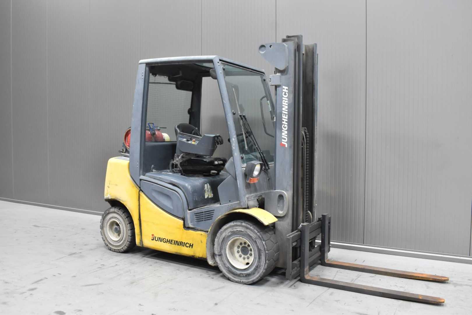 Použité vysokozdvižné vozíky JUNGHEINRICH TFG 425s /58670/ GAS VIERRADFRONTSTAPLER (13064978)
