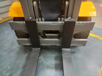 Použité vysokozdvižné vozíky JUNGHEINRICH TFG 550s SP G 115 - 310 ZT GAS VIERRADFRONTSTAPLER (13072112)