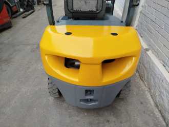 Použité vysokozdvižné vozíky KOMATSU D-FD25T-17 DIESEL VIERRADFRONTSTAPLER (13067326)