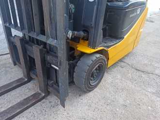 Použité vysokozdvižné vozíky KOMATSU FB18M-12 ELEKTRO DREIRADFRONTSTAPLER (12998174)