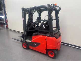 Použité vysokozdvižné vozíky LINDE 386 E 16 PH-02 DEMO ELEKTRO VIERRADFRONTSTAPLER (13075621)