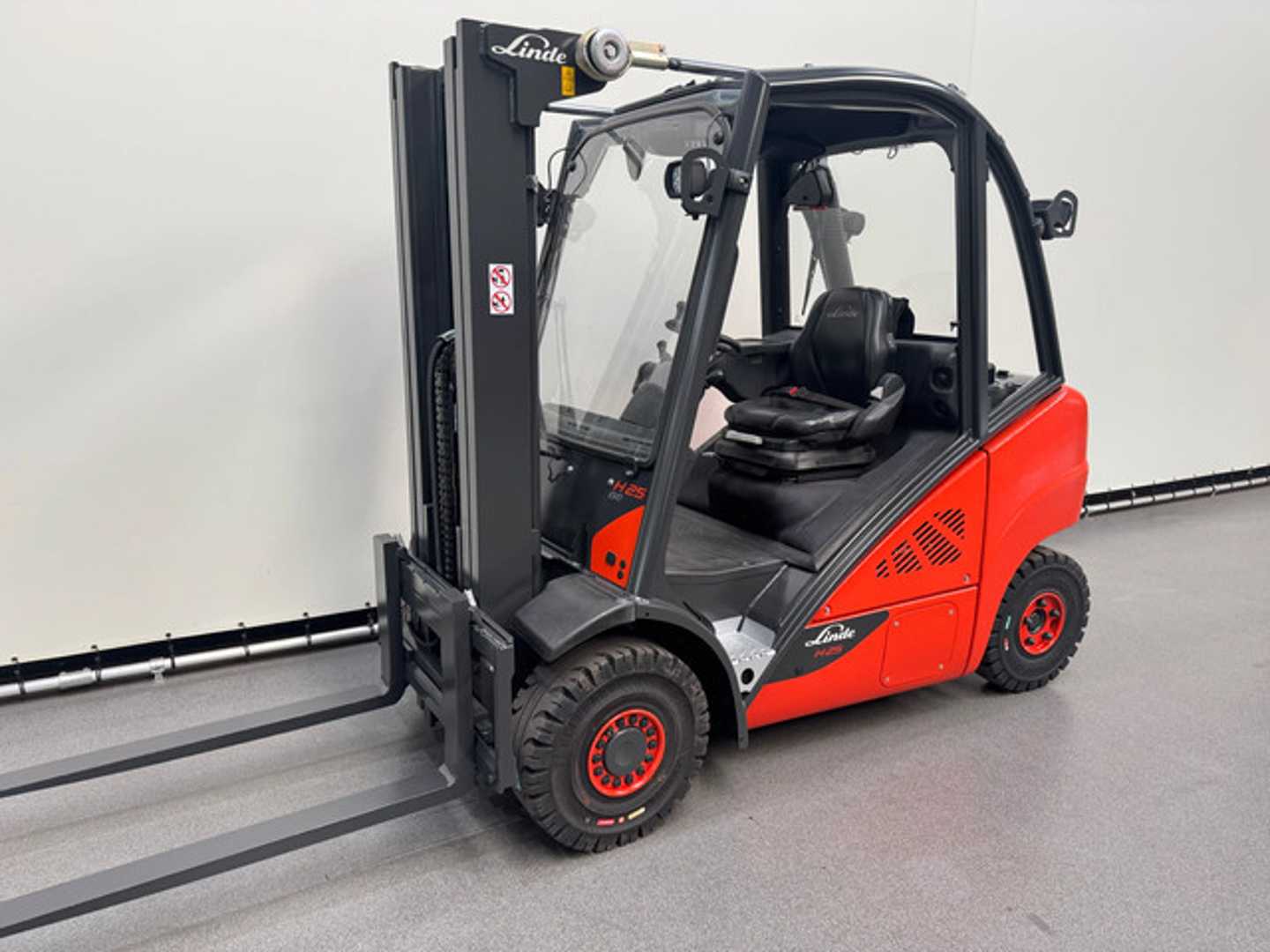 Použité vysokozdvižné vozíky LINDE 392 H 25 D-02 DIESEL VIERRADFRONTSTAPLER (13052436)