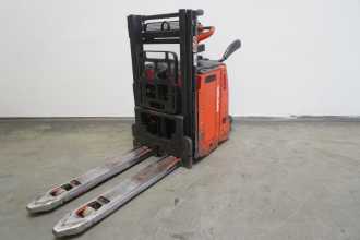 Použité vysokozdvižné vozíky LINDE D 12 HP AP 133 ELEKTRO HOCHHUBWAGENFAHRERSTAND (13018953)