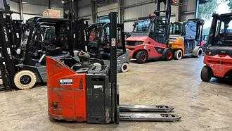 Použité vysokozdvižné vozíky LINDE D 12 SP ELEKTRO HOCHHUBWAGENFAHRERSTAND (13070958)