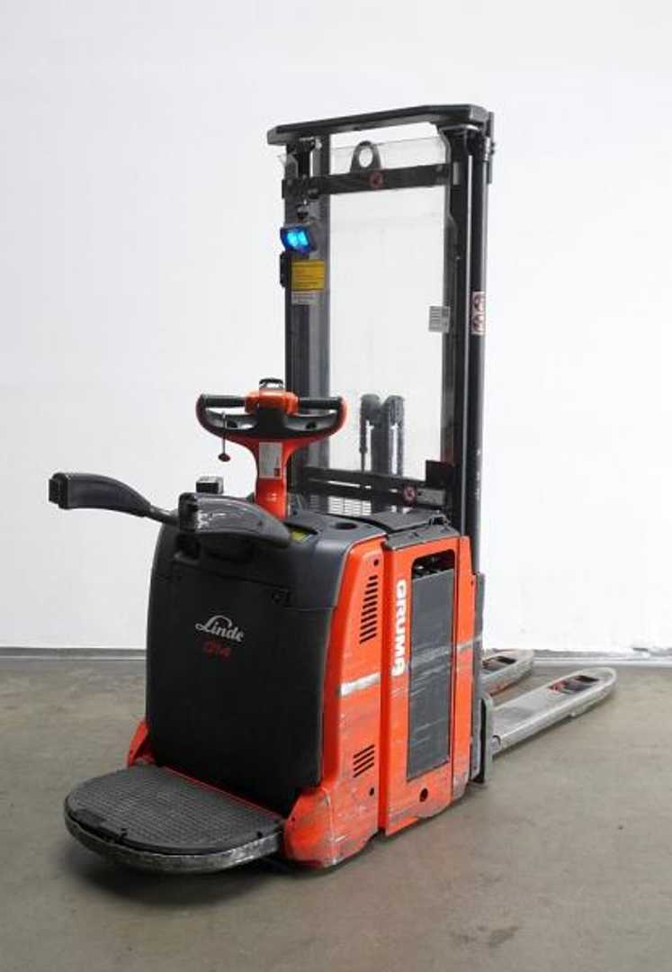Použité vysokozdvižné vozíky LINDE D 14 AP 133 ELEKTRO HOCHHUBWAGENFAHRERSTAND (13063120)