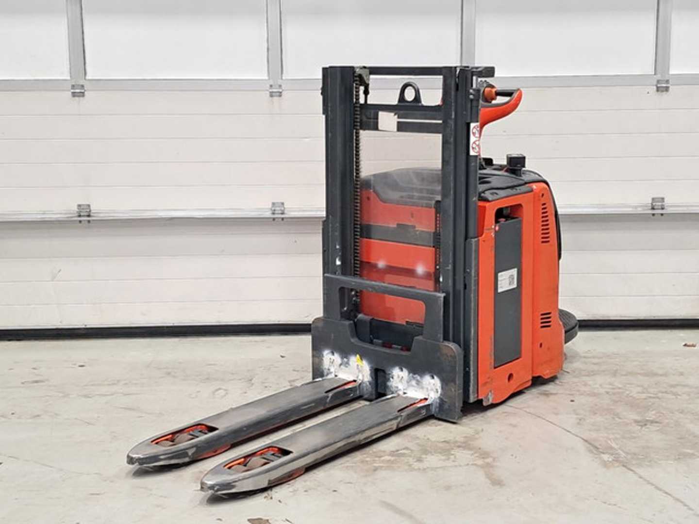Použité vysokozdvižné vozíky LINDE D12 AP ELEKTRO HOCHHUBWAGENFAHRERSTAND (13058623)