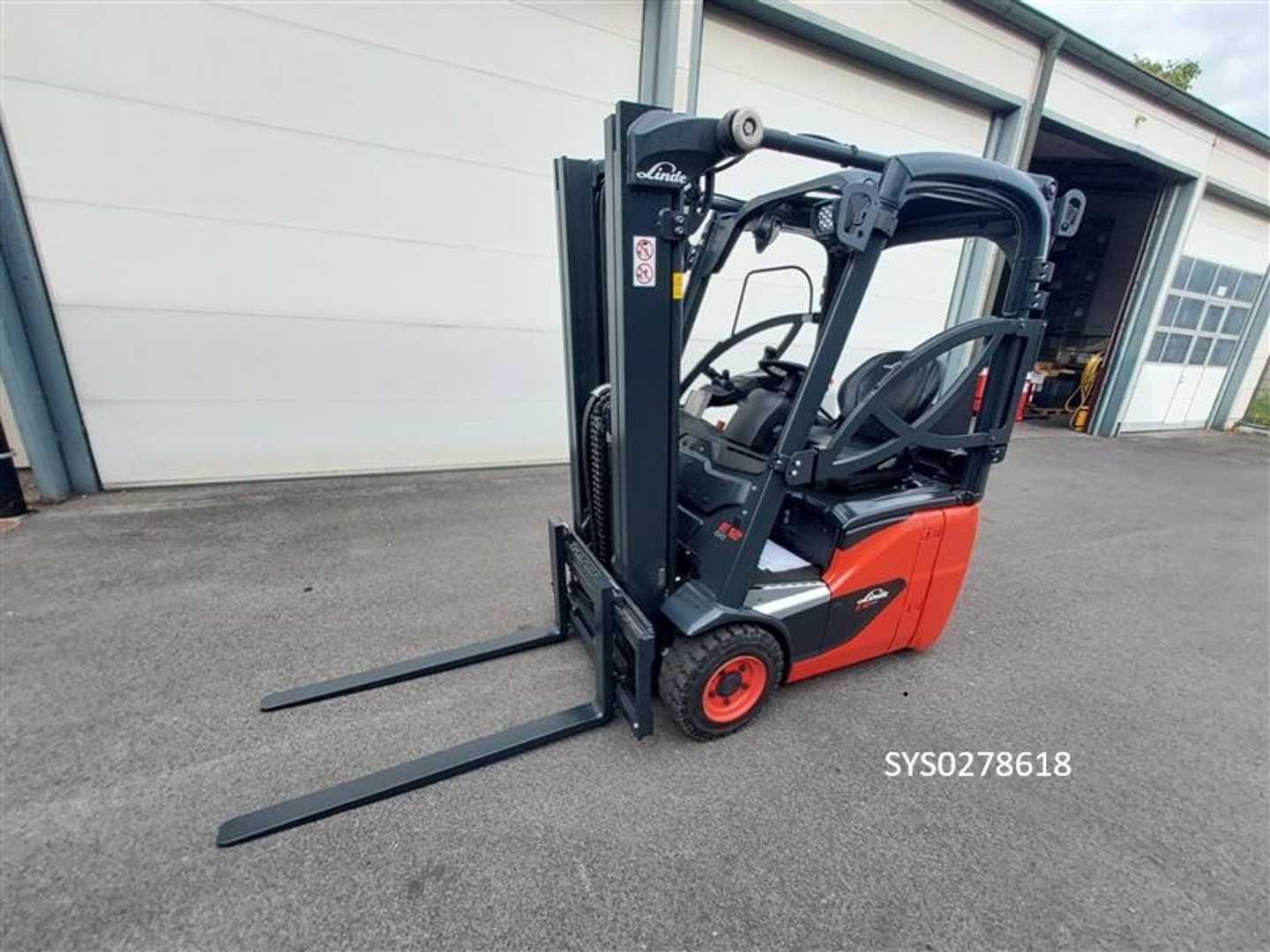 Použité vysokozdvižné vozíky LINDE E 12 ELEKTRO DREIRADFRONTSTAPLER (13068261)