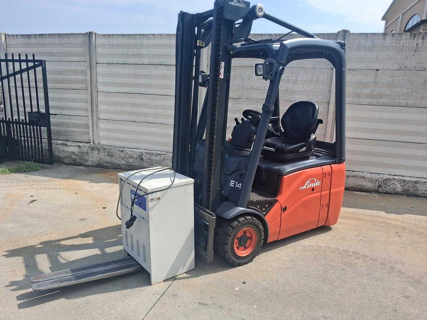 Použité vysokozdvižné vozíky LINDE E 14 ELEKTRO DREIRADFRONTSTAPLER (13058774)