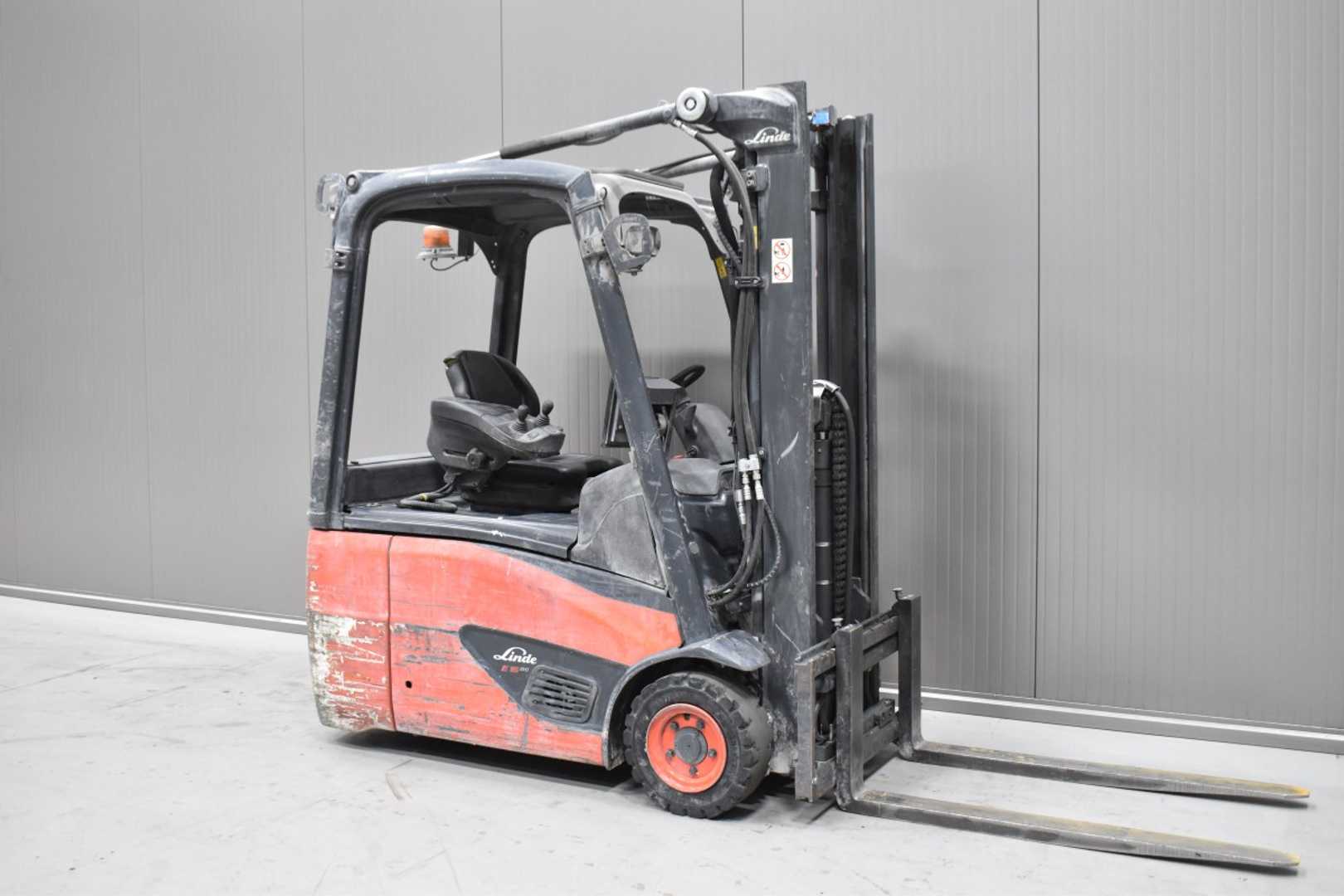 Použité vysokozdvižné vozíky LINDE E 16 - 02 /58848/ ELEKTRO DREIRADFRONTSTAPLER (13066188)