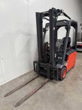 Použité vysokozdvižné vozíky LINDE E 16 C-01 Triplex Batterie Bj.22 ELEKTRO DREIRADFRONTSTAPLER (12997327) backdrop