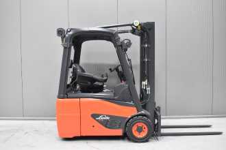 Použité vysokozdvižné vozíky LINDE E 16 C - 02 /57334/ ELEKTRO DREIRADFRONTSTAPLER (13049952)
