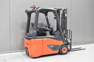 Použité vysokozdvižné vozíky LINDE E 16 C - 02 /58500/ ELEKTRO DREIRADFRONTSTAPLER (13063173)