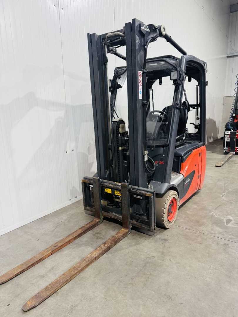 Použité vysokozdvižné vozíky LINDE E 16 C-02 EVO Triplex ELEKTRO DREIRADFRONTSTAPLER (12991481)