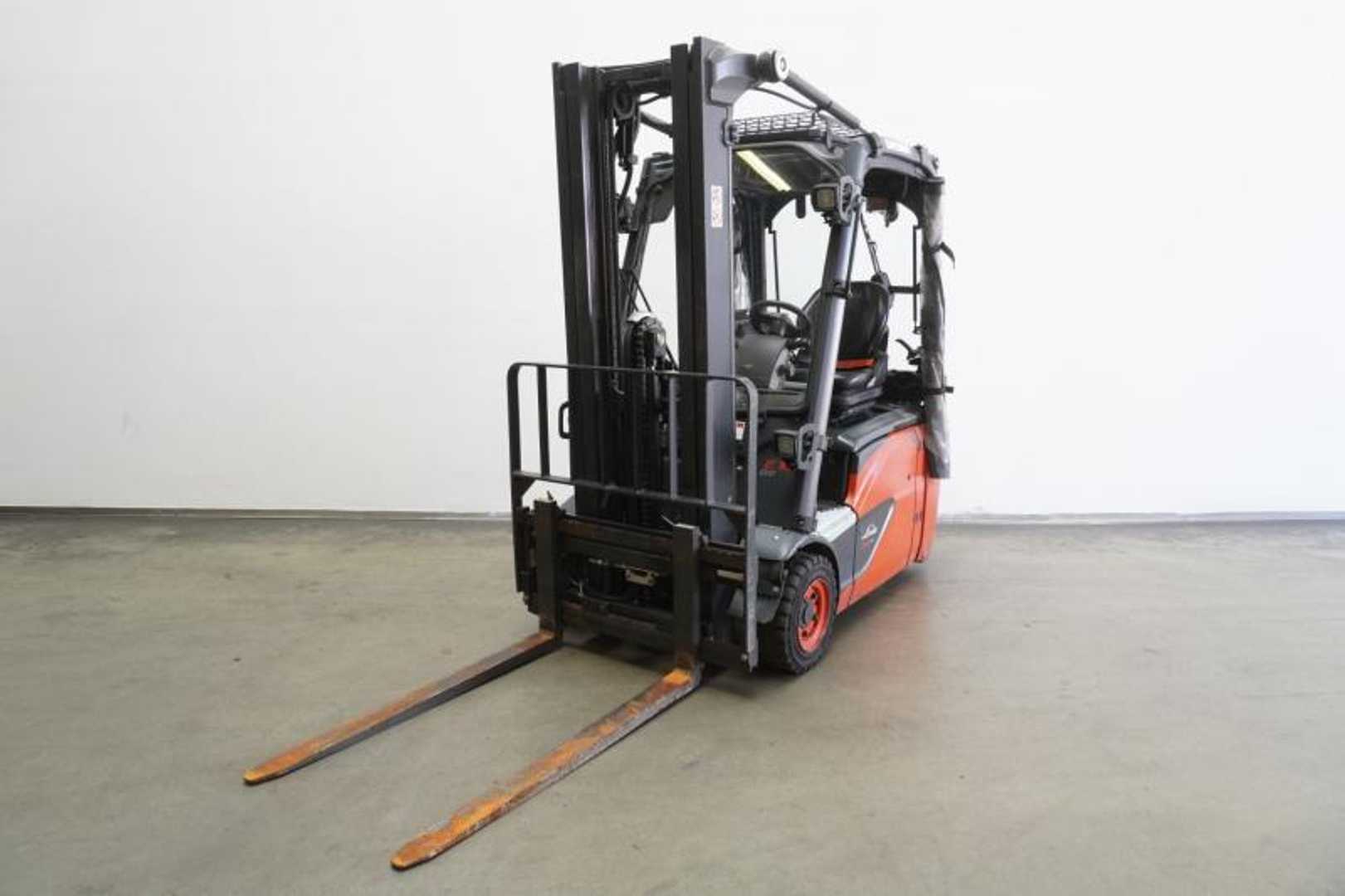 Použité vysokozdvižné vozíky LINDE E 16 EVO 386-02 ELEKTRO DREIRADFRONTSTAPLER (13070583)