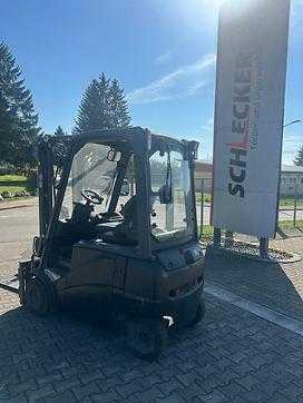 Použité vysokozdvižné vozíky LINDE E 18PH-01 ELEKTRO VIERRADFRONTSTAPLER (12558268) backdrop