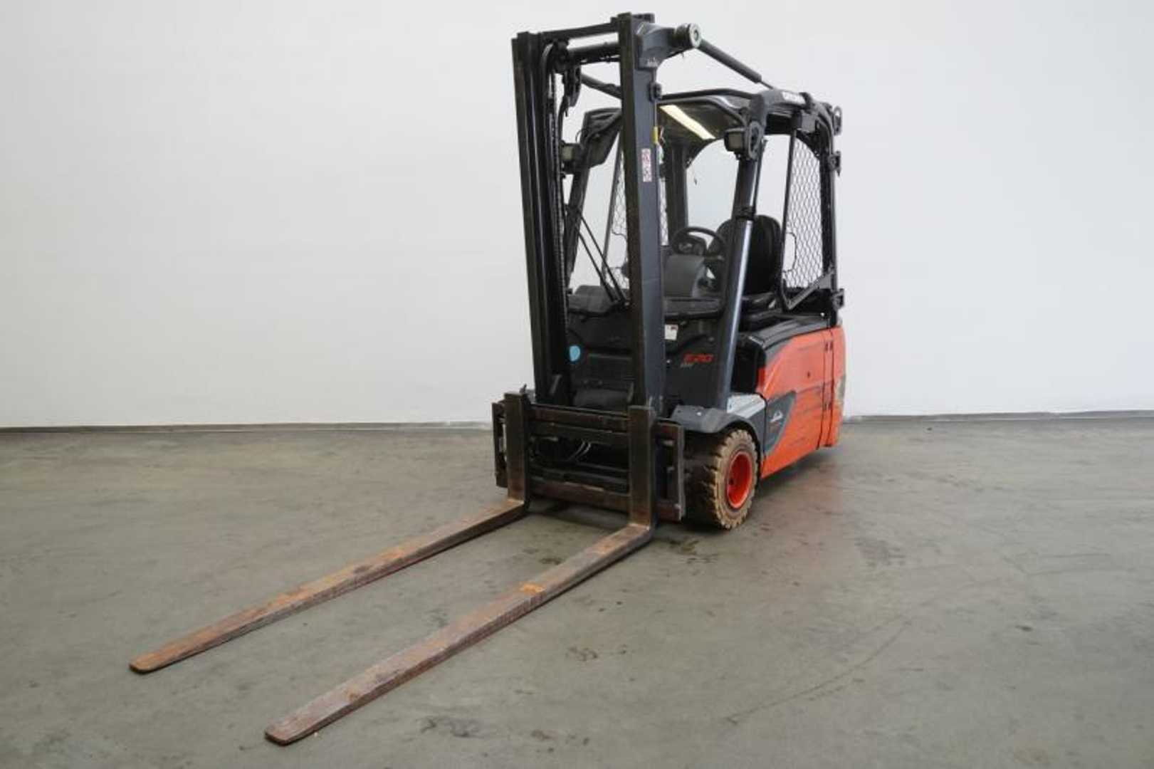 Použité vysokozdvižné vozíky LINDE E 20 L EVO 386-02 ELEKTRO DREIRADFRONTSTAPLER (12993940)