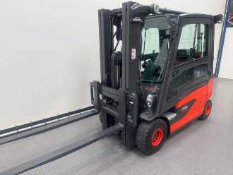 Použité vysokozdvižné vozíky LINDE E 25 L-01 nieuwe accu ELEKTRO VIERRADFRONTSTAPLER (13074805)