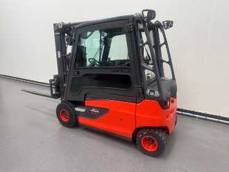 Použité vysokozdvižné vozíky LINDE E 25 L-01 nieuwe accu ELEKTRO VIERRADFRONTSTAPLER (13074805)