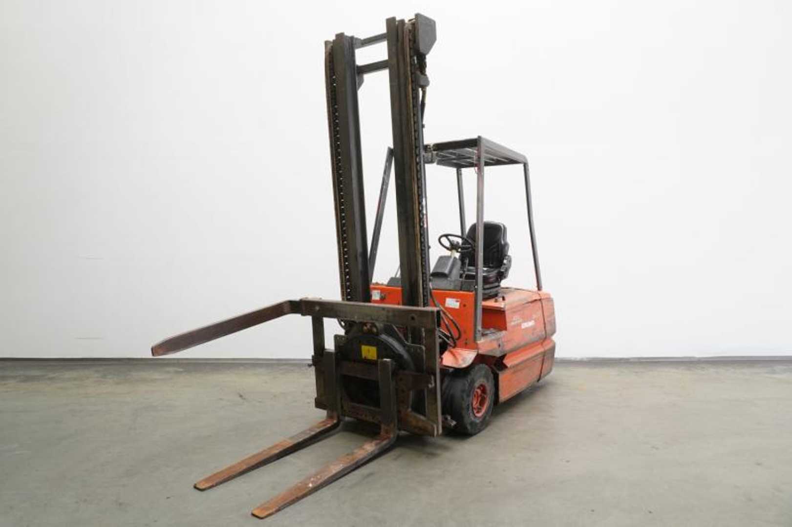 Použité vysokozdvižné vozíky LINDE E 25 Z 325 ELEKTRO DREIRADFRONTSTAPLER (13028099)