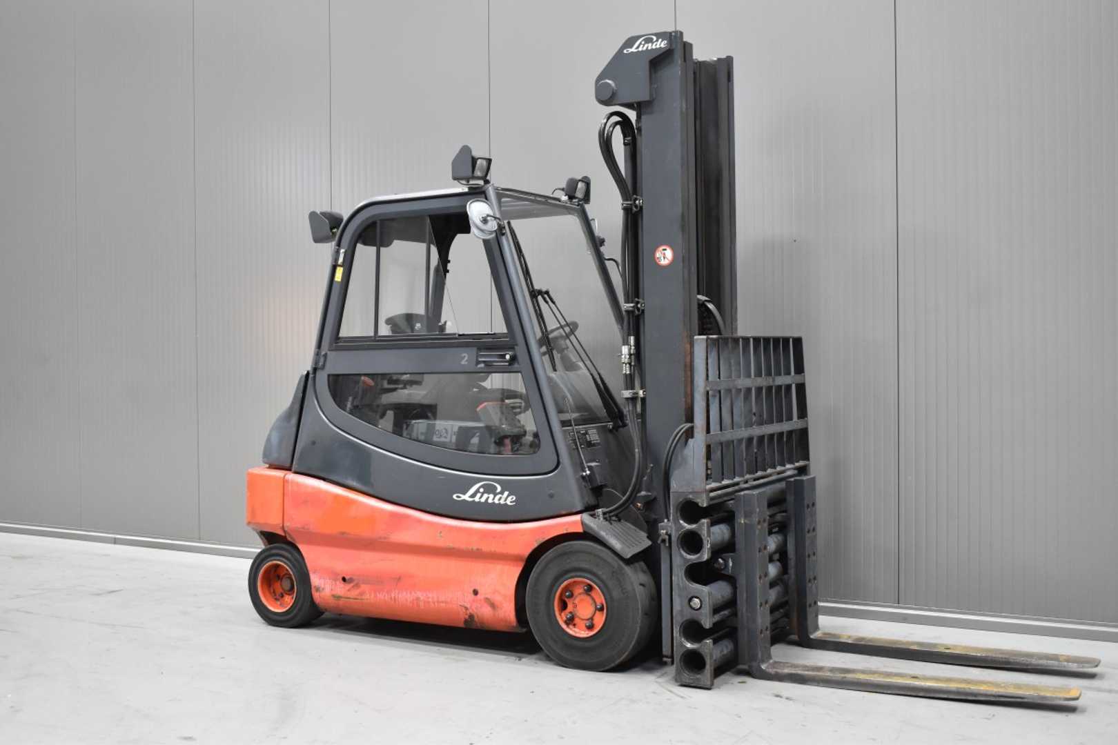 Použité vysokozdvižné vozíky LINDE E 30 - 03 /58247/ ELEKTRO VIERRADFRONTSTAPLER (13060655)