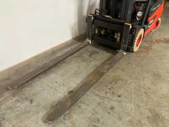 Použité vysokozdvižné vozíky LINDE E 30 387 ELEKTRO VIERRADFRONTSTAPLER (13059948)