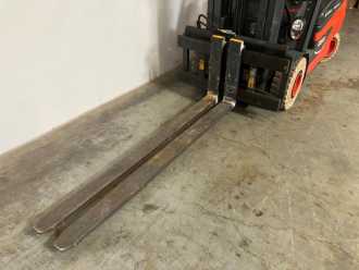 Použité vysokozdvižné vozíky LINDE E 30 387 ELEKTRO VIERRADFRONTSTAPLER (13059948)