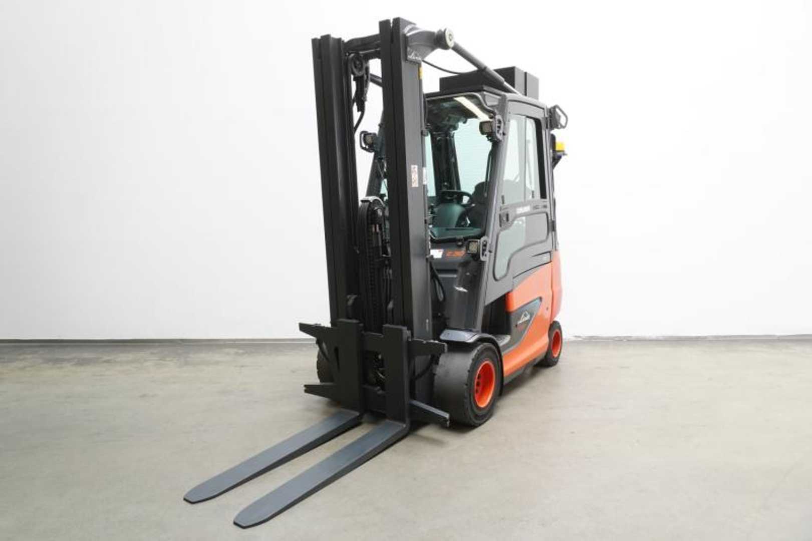 Použité vysokozdvižné vozíky LINDE E 30/600 H ION 387 ELEKTRO VIERRADFRONTSTAPLER (13042879)