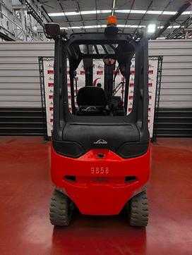 Použité vysokozdvižné vozíky LINDE E 30/600 HL ELEKTRO VIERRADFRONTSTAPLER (13018247)
