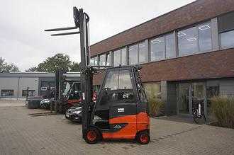 Použité vysokozdvižné vozíky LINDE E 30H-01/600 - 2018er ELEKTRO VIERRADFRONTSTAPLER (13066173)