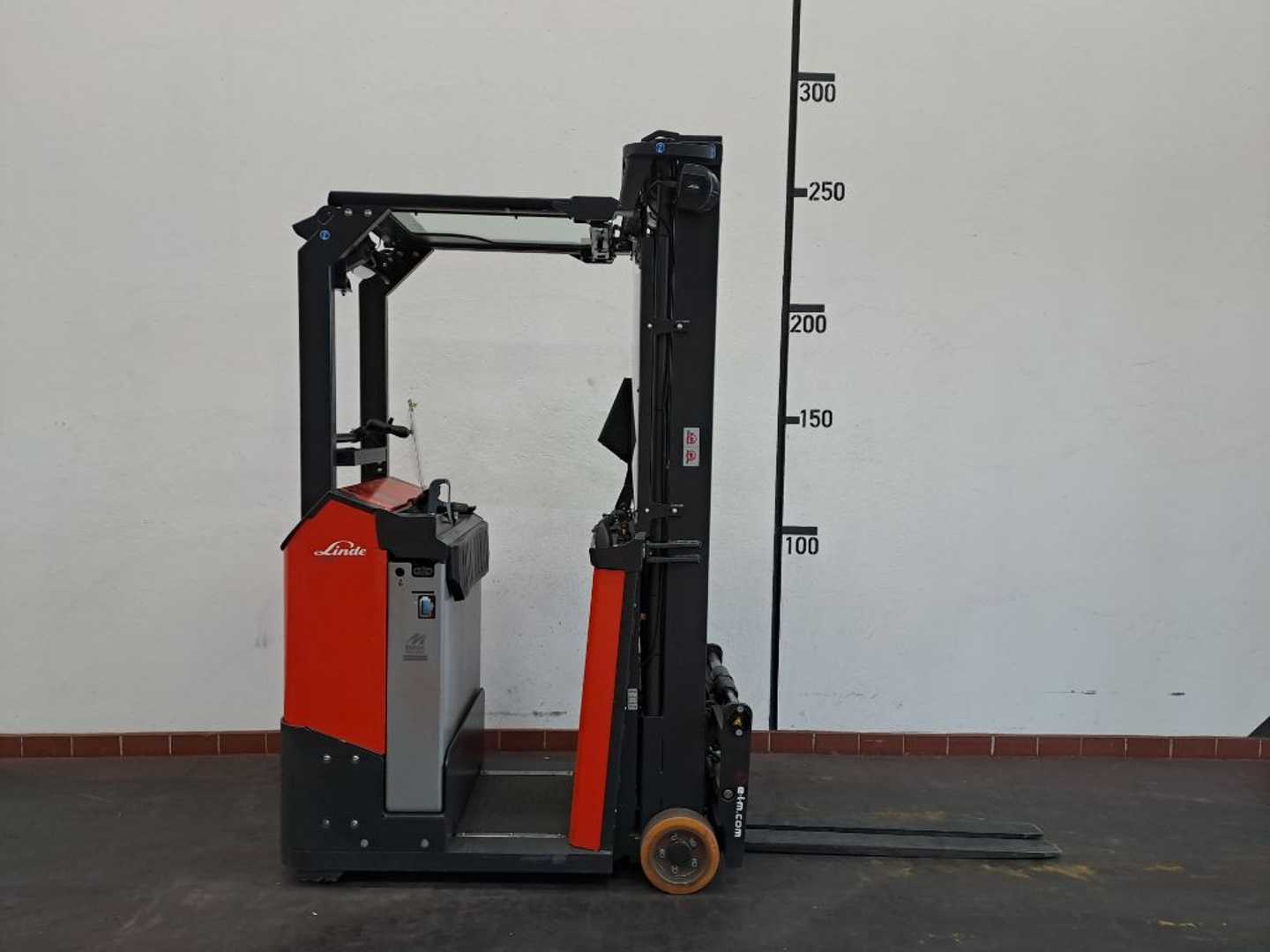 Použité vysokozdvižné vozíky LINDE E10 : 1,0t ELEKTRO DREIRADFRONTSTAPLER (13063707)