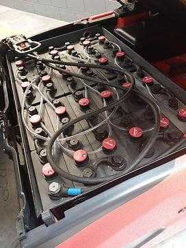 Použité vysokozdvižné vozíky LINDE E14 ELEKTRO DREIRADFRONTSTAPLER (13063687)