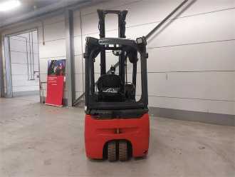 Použité vysokozdvižné vozíky LINDE E15-02 ELEKTRO VIERRADFRONTSTAPLER (13056515)