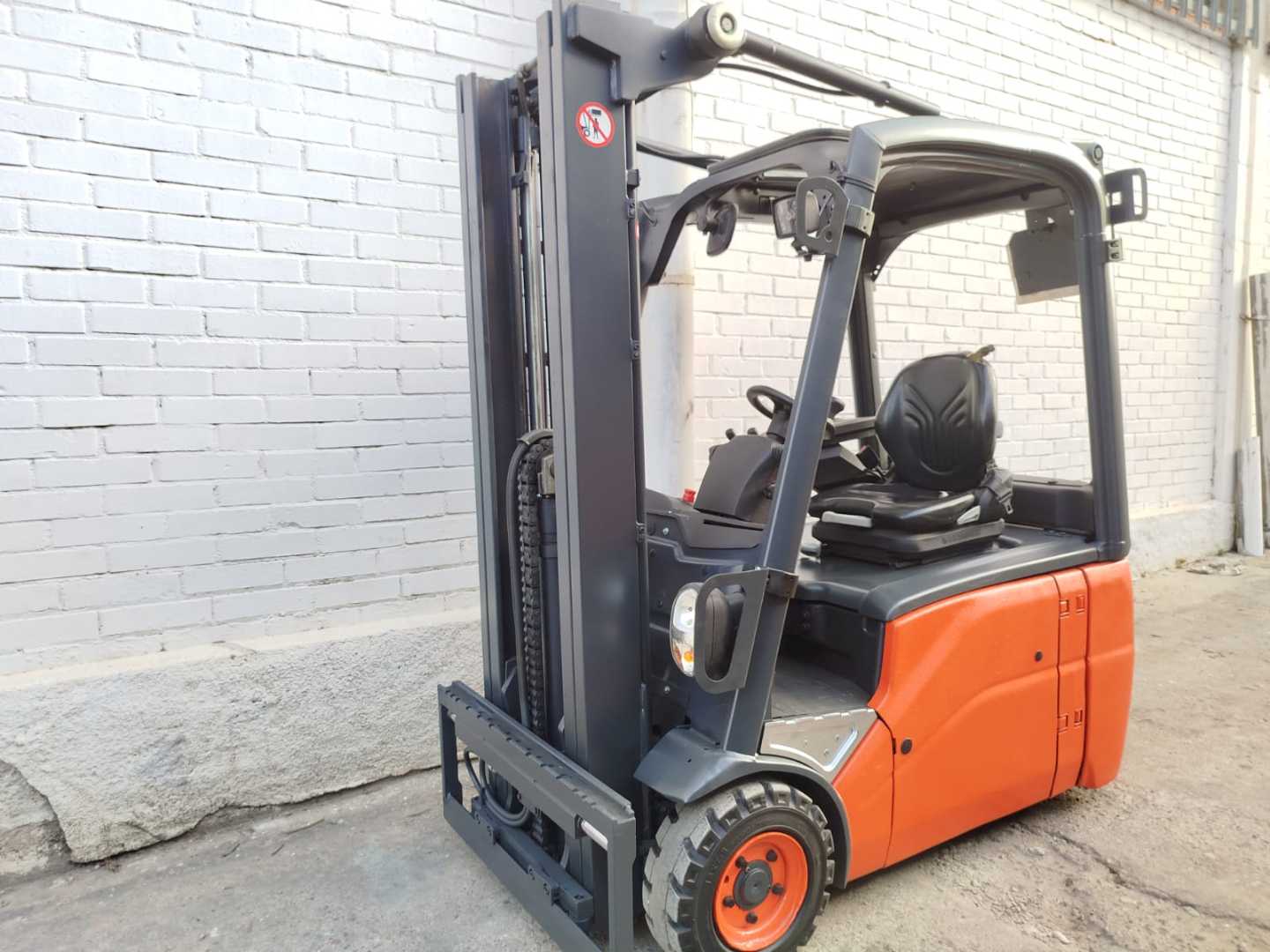Použité vysokozdvižné vozíky LINDE E16-01 ELEKTRO DREIRADFRONTSTAPLER (13067375)