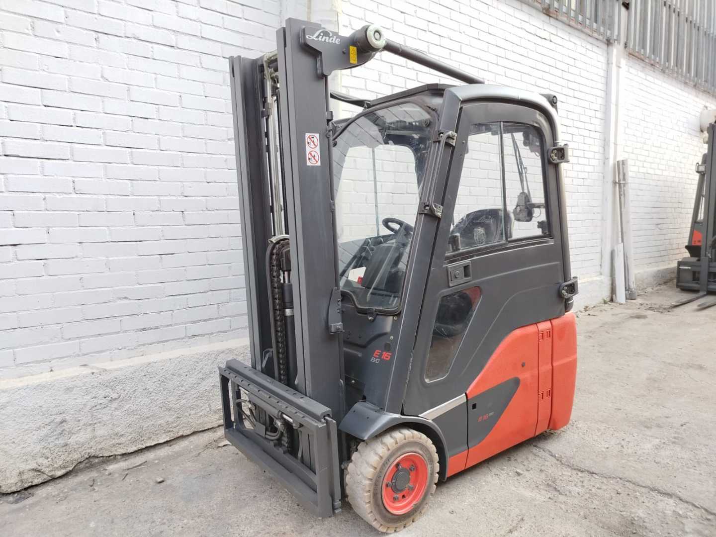 Použité vysokozdvižné vozíky LINDE E16C EVO ELEKTRO DREIRADFRONTSTAPLER (13067317)
