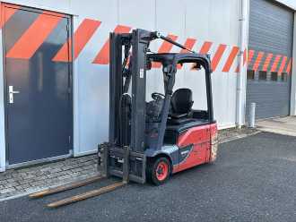 Použité vysokozdvižné vozíky LINDE E16L-02 ELEKTRO DREIRADFRONTSTAPLER (13071537) backdrop