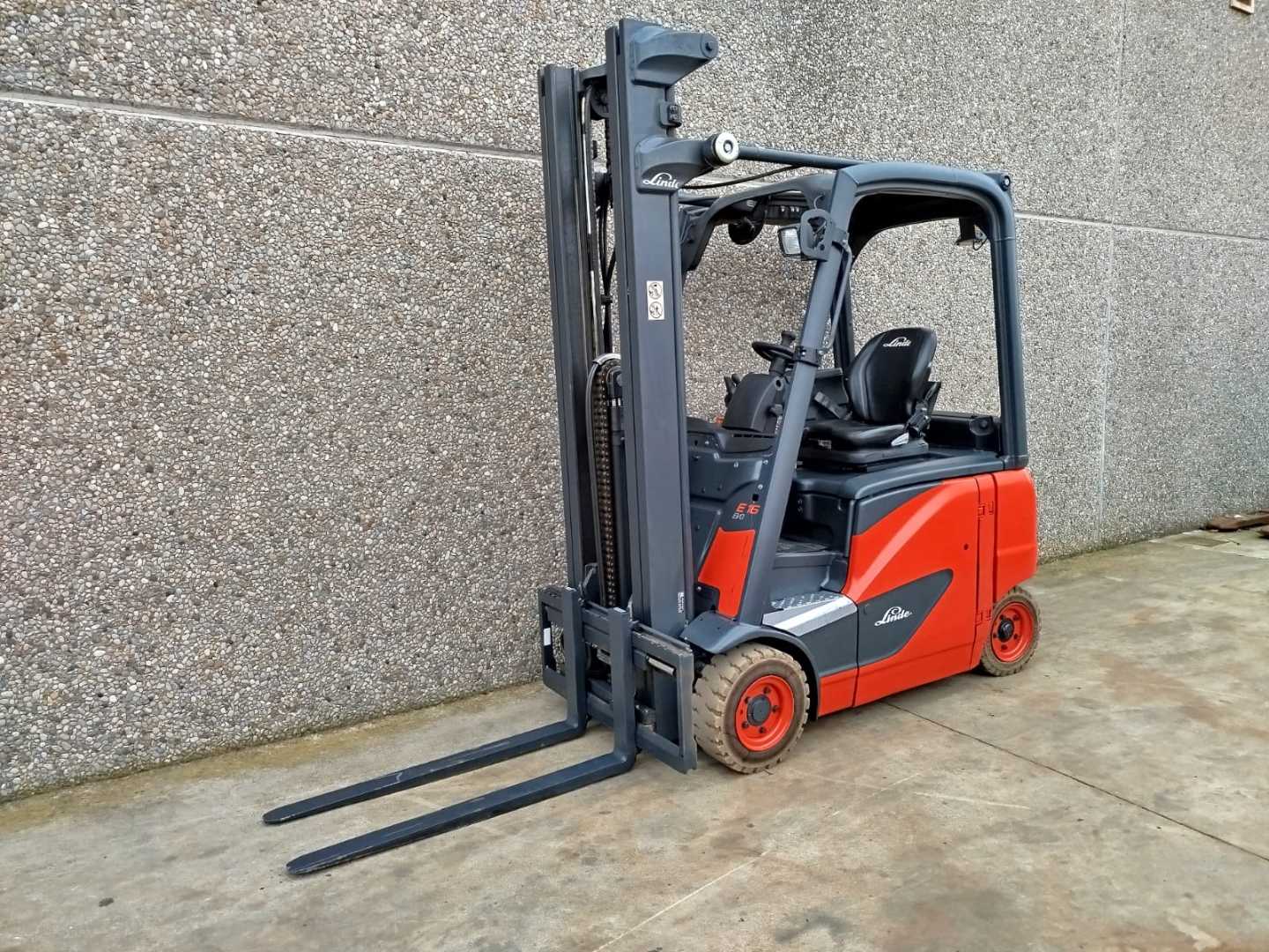 Použité vysokozdvižné vozíky LINDE E16PH-02 EVO ELEKTRO VIERRADFRONTSTAPLER (13047695)