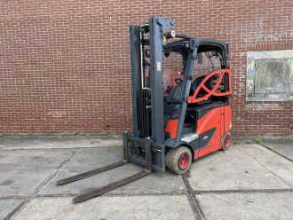 Použité vysokozdvižné vozíky LINDE E18PH-02 ELEKTRO VIERRADFRONTSTAPLER (13053980)