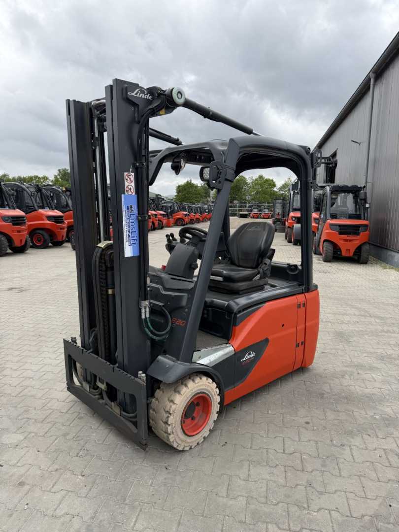 Použité vysokozdvižné vozíky LINDE E20L-02 ELEKTRO DREIRADFRONTSTAPLER (13061021)