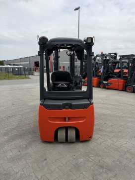 Použité vysokozdvižné vozíky LINDE E20L-02 ELEKTRO DREIRADFRONTSTAPLER (13061021)