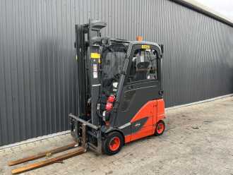 Použité vysokozdvižné vozíky LINDE E20PH-02 ELEKTRO VIERRADFRONTSTAPLER (13067536) backdrop