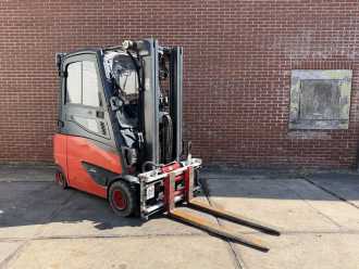 Použité vysokozdvižné vozíky LINDE E20PHL-02 ELEKTRO VIERRADFRONTSTAPLER (13062700) backdrop