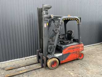 Použité vysokozdvižné vozíky LINDE E20PL-02 ELEKTRO VIERRADFRONTSTAPLER (13059878) backdrop