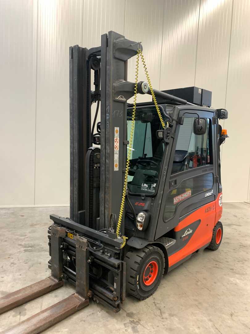 Použité vysokozdvižné vozíky LINDE E25L ELEKTRO VIERRADFRONTSTAPLER (13044767)