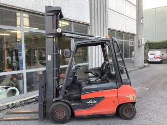 Použité vysokozdvižné vozíky LINDE E30-01 ELEKTRO VIERRADFRONTSTAPLER (13076936)