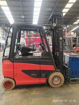 Použité vysokozdvižné vozíky LINDE E30/600 H ELEKTRO VIERRADFRONTSTAPLER (12960561)