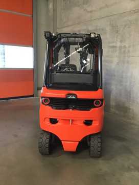 Použité vysokozdvižné vozíky LINDE E30/600HL ELEKTRO VIERRADFRONTSTAPLER (13063156)